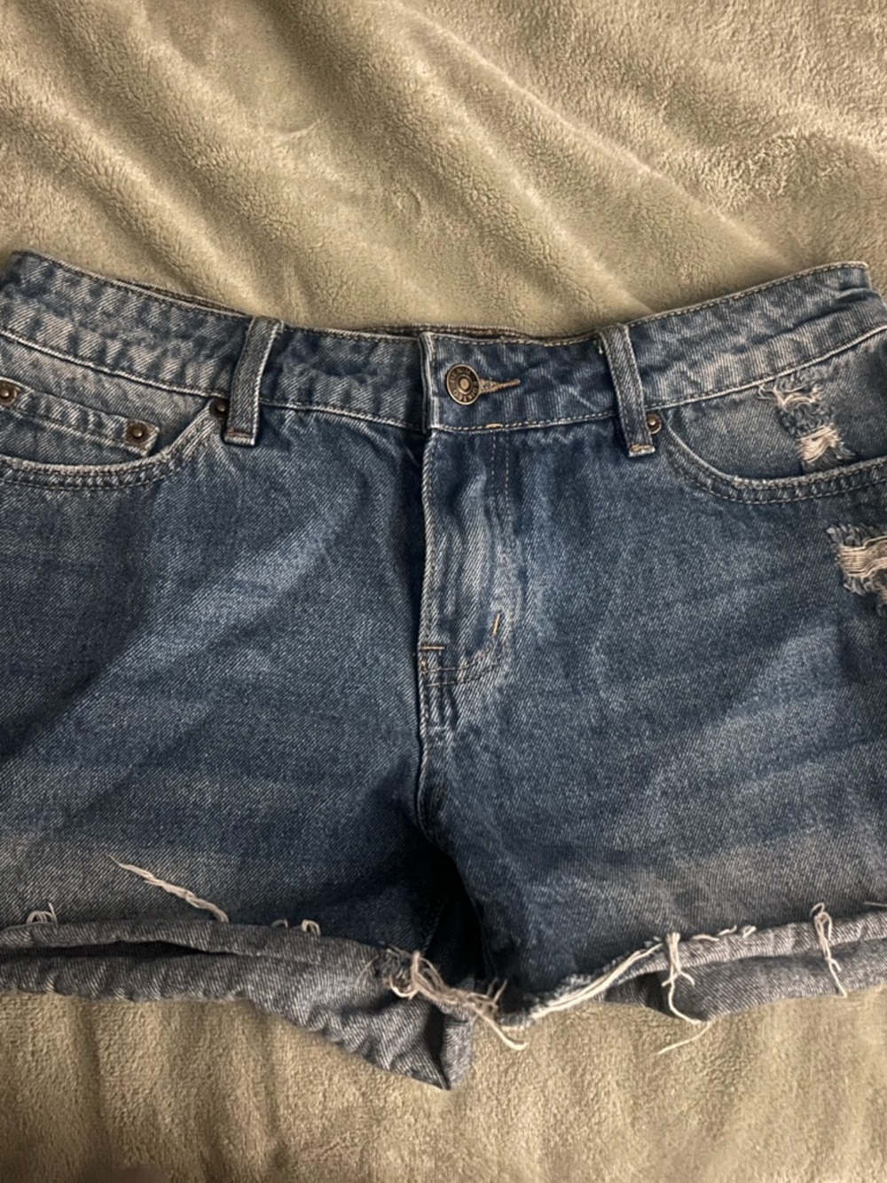 Edikted Distressed Denim Shorts in Blue Wash